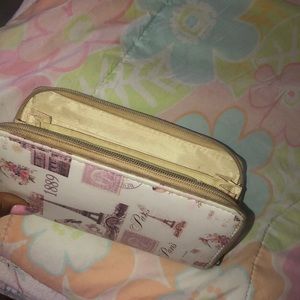 A Paris wallet